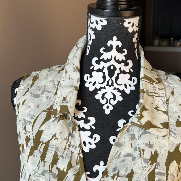 Cabi Flurry Top (style 4356) - Picture 6 of 13